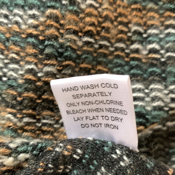 Women’s cape, one size, lightweight, beautiful fall colors - Picture 3 of 4